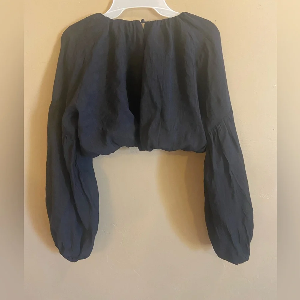 Emory Park puffy long sleeve crop top black size medium rayon nylon